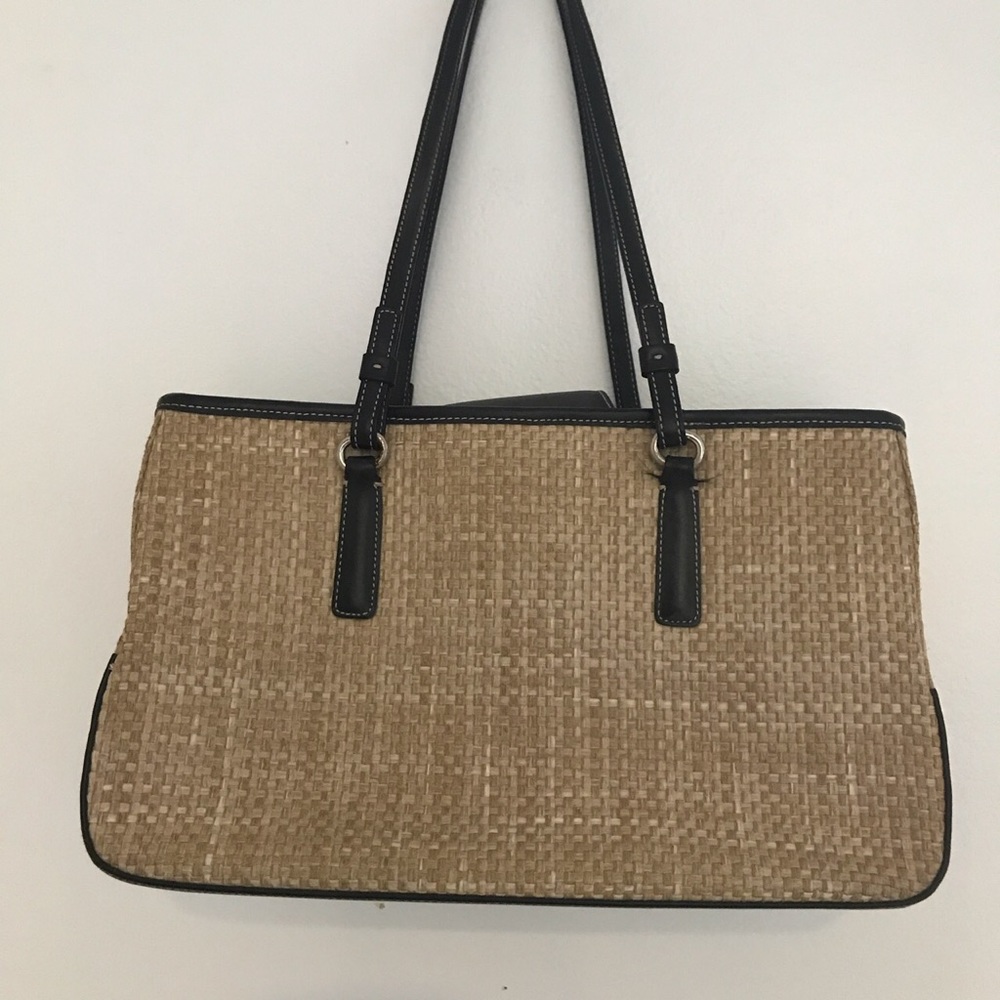 Super cute 90’s vintage straw puse if beach bag.